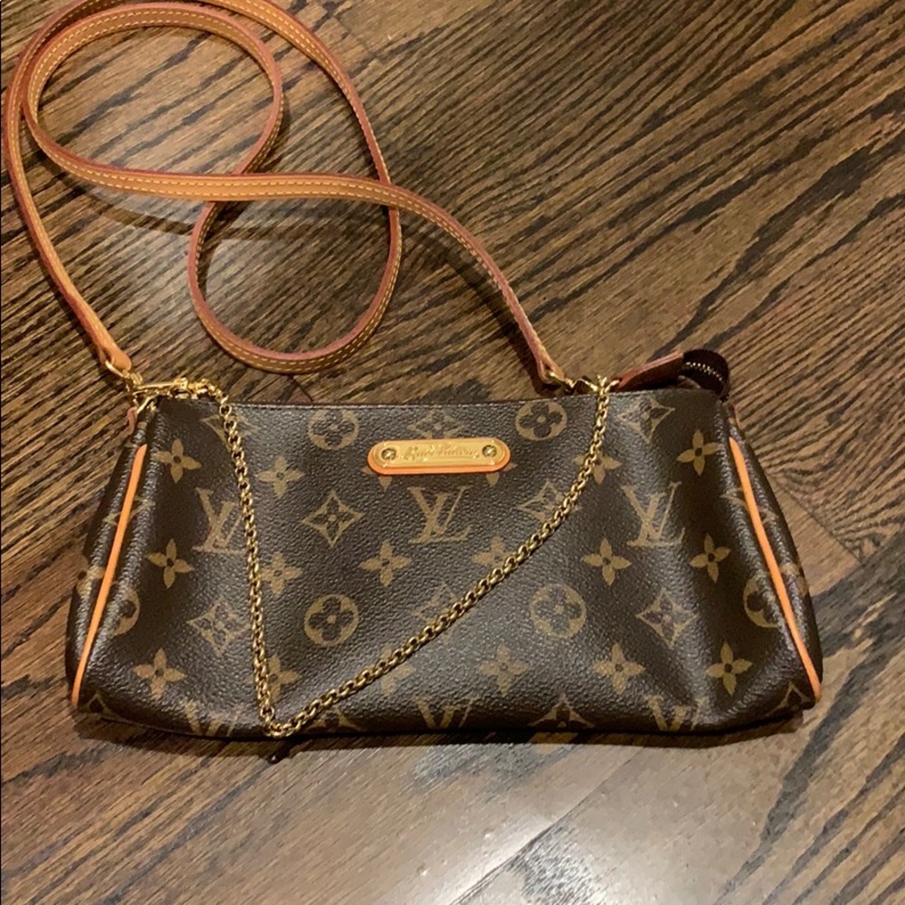 Louis Vuitton crossbody bag. Perfect condition